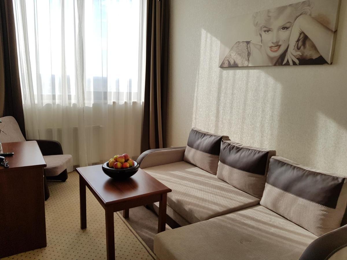 Hotel Starzynski 프우크 외부 사진