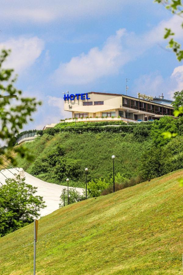 Hotel Starzynski 프우크 외부 사진